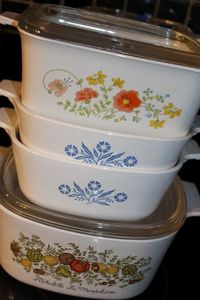 lot 215 image: Vintage Corningware Cornflower and more