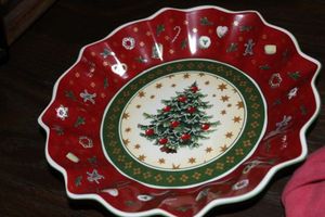 lot 217 image: Christmas dish by Villeroy &amp Boch