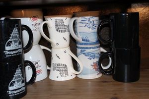 lot 223 image: Coffee Cup Sets of two