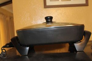 lot 229 image: Electric Skillet