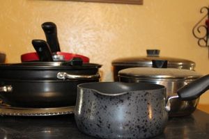 lot 230 image: Cookware