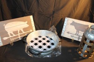 lot 304 image: Farmhouse Dcor Items