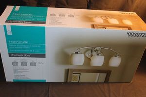 lot 305 image: Vanity White Light Fixture