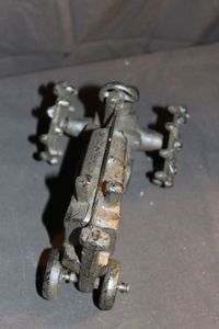 lot 325 image: Cast Tractor