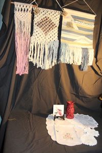 lot 392 image: Home dcor items