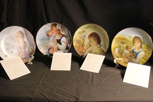 lot 404 image: Four Collectors Plates Autums Blessing, Summers Golden Harvest,  Springs Blossoms, A Mid-Winters Dream all with COA and in Orginal boxes