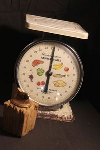 lot 414 image: Vintage Kitchen Scale