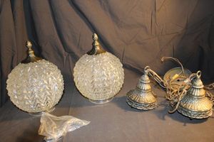 lot 417 image: Beautiful Light Fixture and Globes