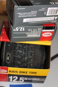 lot 524 image: Replacement bike tires and tubes