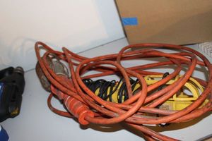 lot 581 image: Shop light with cord