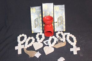 lot 461 image: Tea Light Candles, wax warmer and Beaded items
