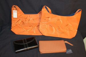 lot 474 image: Purses and wallets