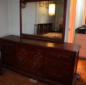 lot 482 image: Dresser with Mirror matches 499 &amp 496