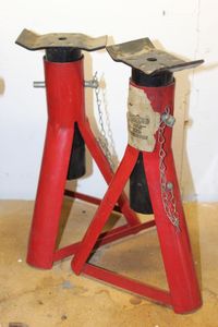 lot 545 image: Jack Stands