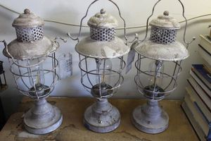 lot 565 image: Three Lanterns Battery Powered