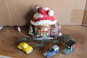 lot 568 image: Christmas Village Pieces