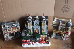 lot 569 image: Christmas Village Pieces