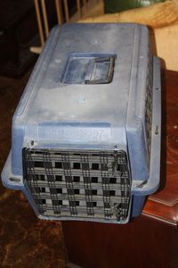lot 640 image: Pet Carrier