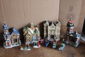 lot 570 image: Christmas Village Pieces