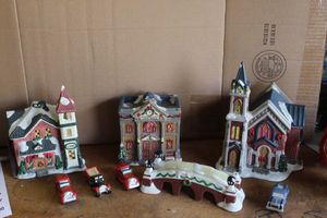 lot 584 image: Christmas Village Pieces