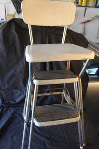 lot 592 image: Vintage Stool