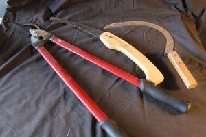 lot 607 image: Trimmers