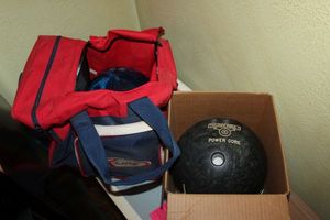 lot 621 image: Bowling Bag and Bowling Ball