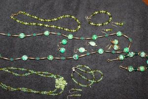 lot 374 image: Jewelry Womens Vintage Sets