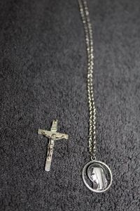 lot 381 image: Jewelry Religious Pendants