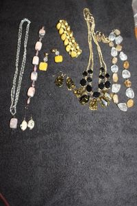 lot 387 image: Jewelry Vintage Beaded Necklaces, Earrings and Bracelets