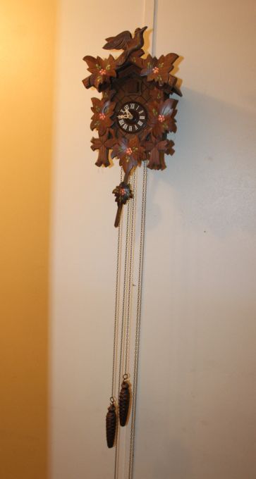 lot 4 image: Vintage Black Forest Cuckoo Clock, Working at time of photo