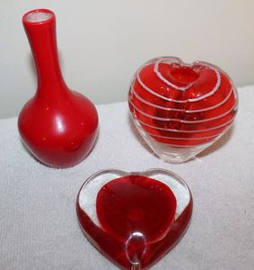 lot 25 image: Vintage Murano Blown Glass Heart Shaped Red and White Swirl Bud Vase,  Vintage Blown Glass Heart shaped Paperweight, and Red Hauger Bud Vase