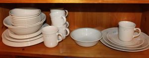 lot 43 image: Vintage Corelle Dish Set