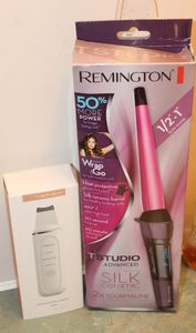 lot 44 image: Ultra-Sonic Skin Cleaner 3 in 1 and Remington .5-1in Curling wand