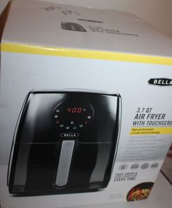 lot 28 image: Bella 3.7 QT Air Fryer with Touchscreen In Original Box