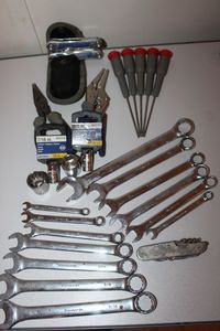 lot 86 image: Pittsburgh Wrenches, Sheffield Multitool, Sockets and more