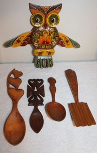 lot 89 image: Vintage Hand Carved Wood Utensils and Hand Crafted, Hand Painted wooden Owl