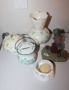 lot 97 image: Clover Themed Dcor