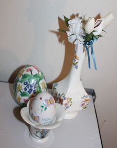 lot 104 image: Aynsley Vase, Treasures of the Pharaohs and more