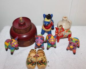 lot 105 image: Vinyl Fiesta Donkey Pinatas and more