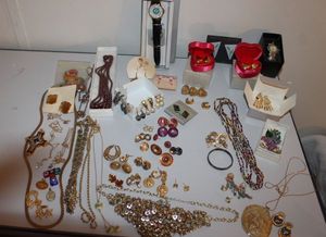 lot 22 image: Fashion Jewelry