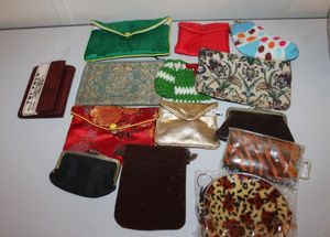 lot 128 image: Wallets, Coin Purses and Jewelry bags