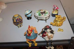 lot 114 image: Decorative Pill Boxes