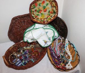 lot 24 image: Wicker Baskets and Fashion Jewelry