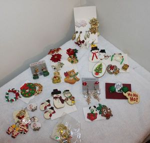 lot 122 image: Christmas Fashion Jewelry