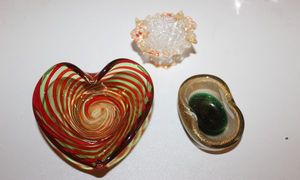 lot 21 image: Vintage Murano Green, Red and Clear Swirl Heart Shaped candy dish and Vintage Salviati Atri. Murano glass Salt Cellars or Personal Ashtray with Dark Green Centers Cased In clear with gold Leaf.  Blown glass Delicate Vase