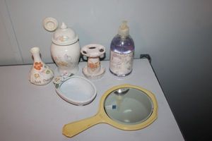 lot 141 image: Bathroom items