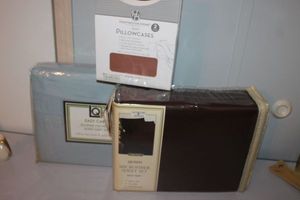 lot 145 image: Queen Microfiber Sheet Set, Easy Care Brushed Microfiber Queen Sheet Set and 2 pack of Satin Pillow cases all SIP