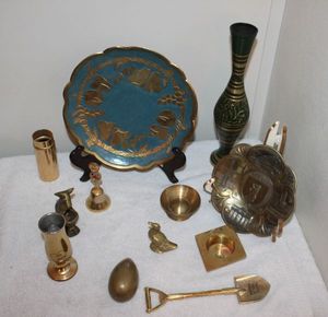 lot 20 image: Vintage Green Brass Vase, Blue Brass Plate, Vintage Berlin Brass Ashtray, Texas Brass bell, solid Brass Kangaroo,&nbsp Duck, and Egg
