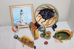 lot 155 image: Fish themed dcor